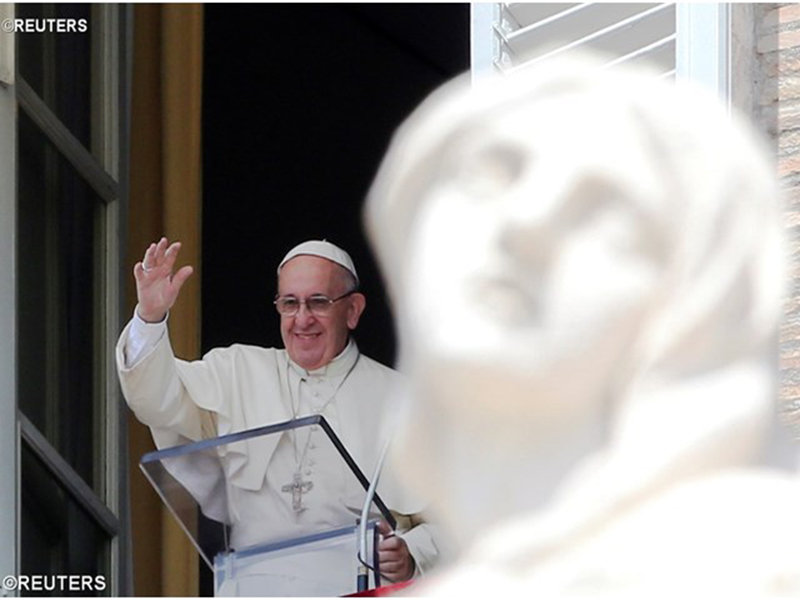 Porta estreita não é opressiva, explica o Papa no Angelus
