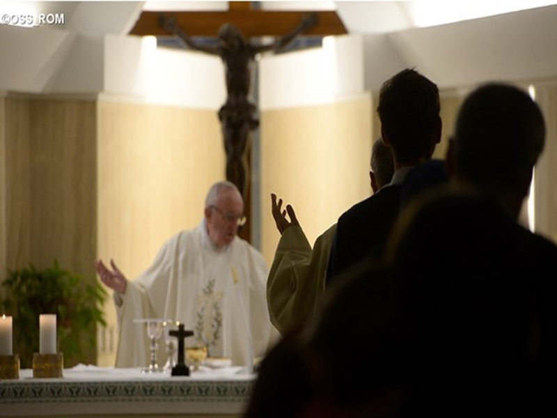 O Papa Francisco começou a semana celebrando a Missa na Casa Santa Marta.