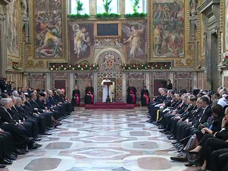 Em encontro com embaixadores, Papa destaca tema da migração