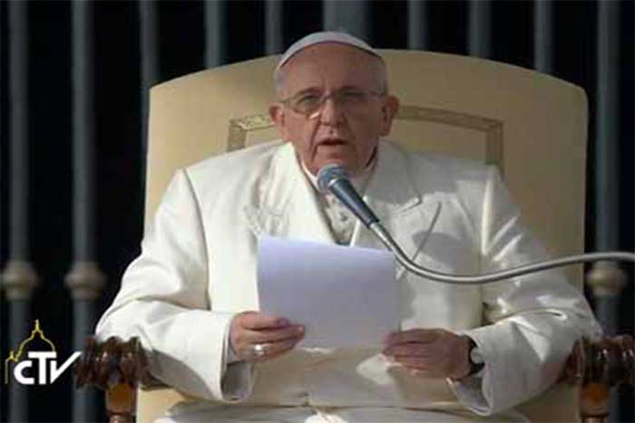 Na catequese, Papa fala da relação da Eucaristia com a vida